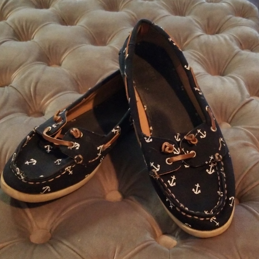 Anchor print boat shoes